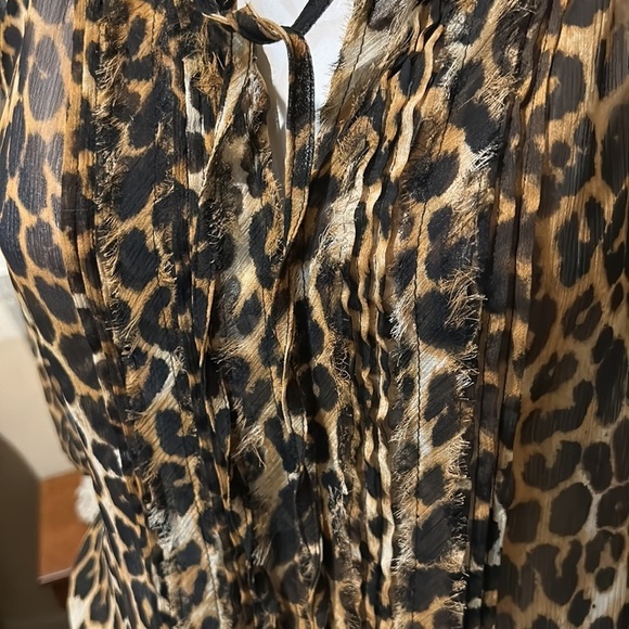Express Cheetah Print Blouse. Medium. - Picture 3 of 9